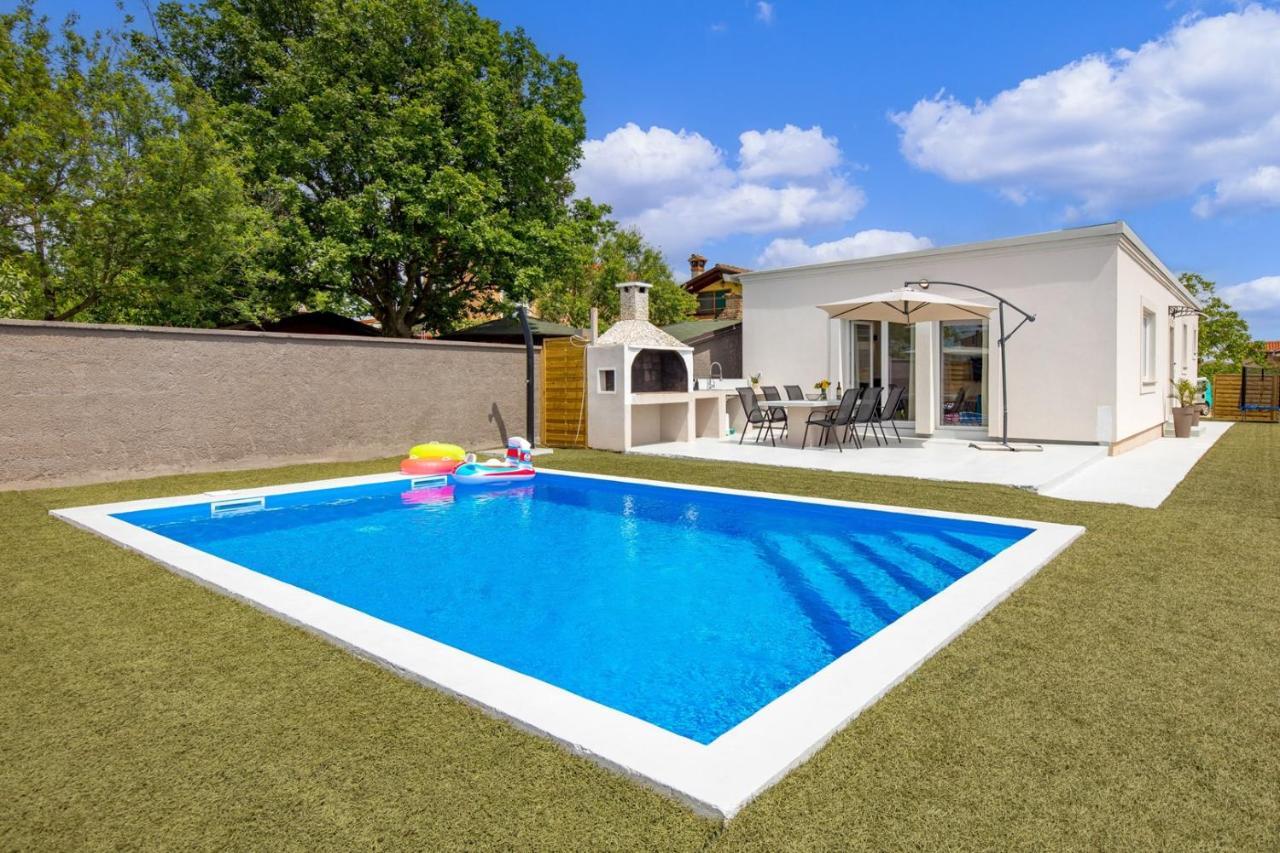 Cosy Holiday Home Infinity With Pool And Bbq Loborika Exterior photo