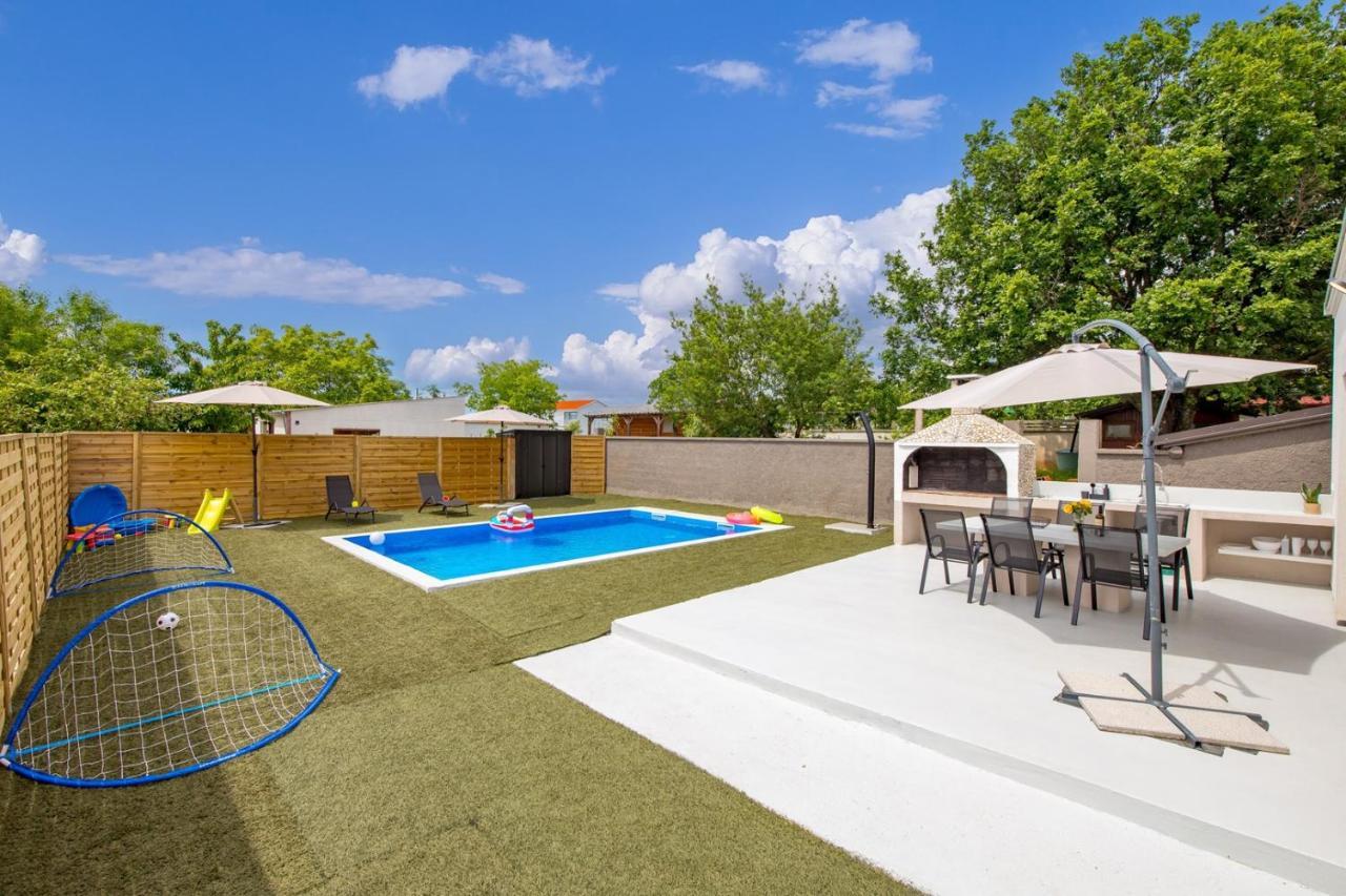 Cosy Holiday Home Infinity With Pool And Bbq Loborika Exterior photo